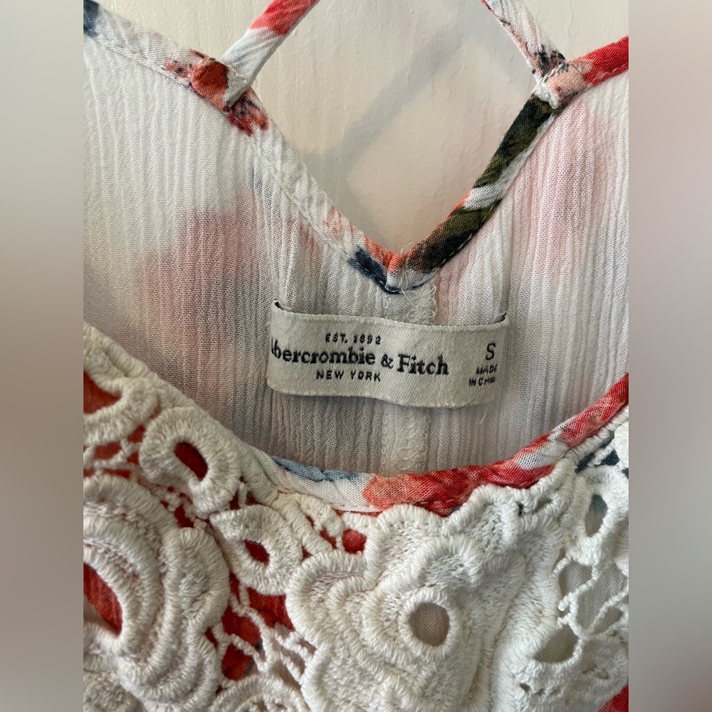 Abercrombie & Fitch Womens Floral Camisole with Lace Detail Size Small - Picture 4 of 6